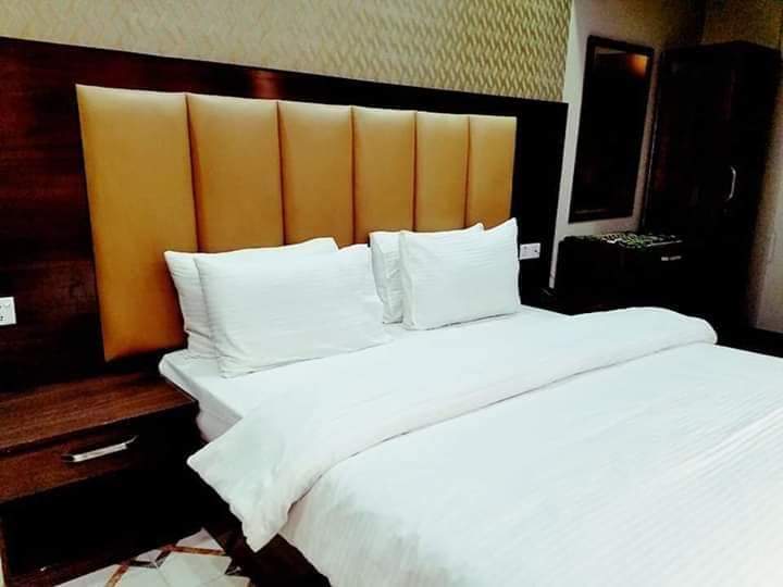 Diplomat inn Hotel